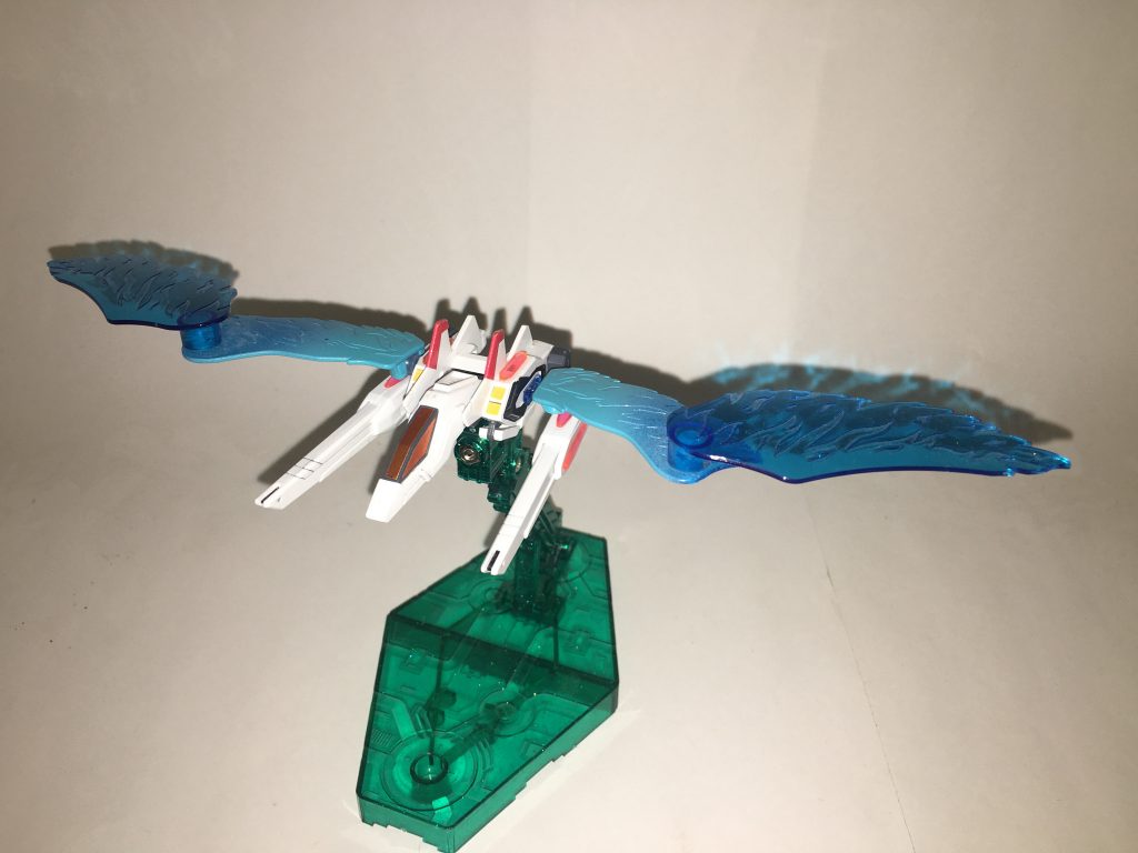 ユニバースブースター、正面。ストライクワイバーンと合体する無人機の一種。太陽電池を搭載しており、分離状態での活動時間も極めて長い。