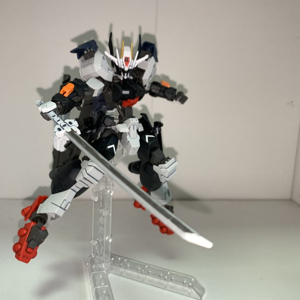 内部のブレードはバルバトスの物に変更しています。