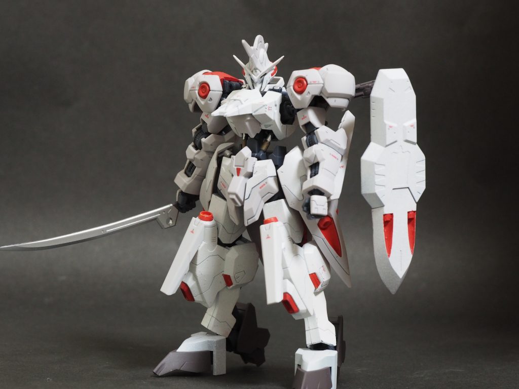 第4形態-大侯爵-
肩アーマー、シールドを装備