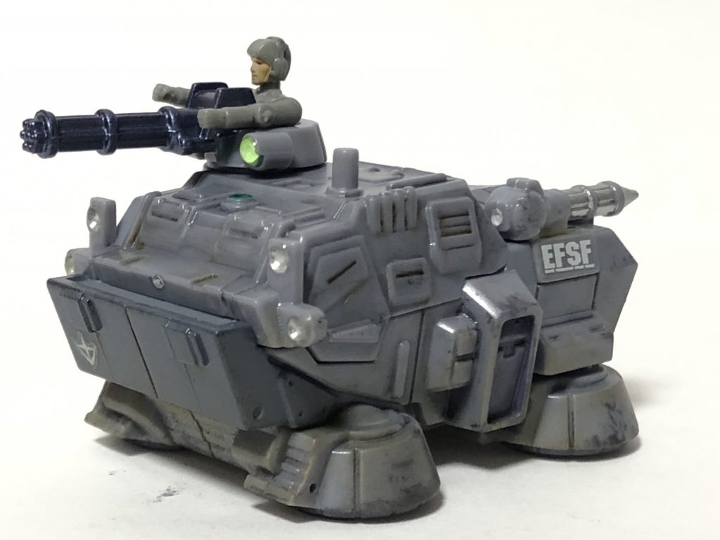 ホバートラックも部分塗装とスミ入れ、汚しとデカールシールも貼ってます
ヘッドライトが欲しかったので
ピンバイスで凹みを作ってシルバー塗って
上からUVレジンでぷっくりさせてライトっぽくしてみました
ガトリングのセンサーにもUVレジンでレンズみたいにしてます