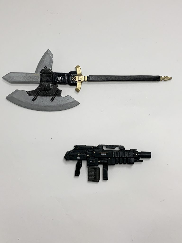 武器は、ハルバートとアサルトライフル。