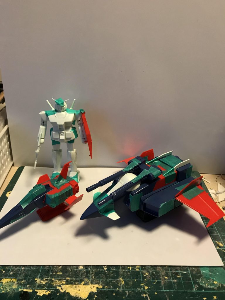 2体目はキケロガ投稿の後に作りました。
旧キット1/144 Gアーマーでこれで1000円安いです。旧キットだから手直しが大変です。