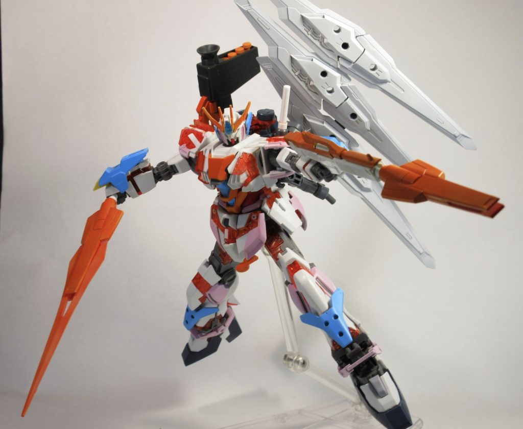 ・シャインファンネルNext
テールスタビライザーのように懸架されたニ機のファンネル
通常のファンネルのように使える他、ビームサーベルやビームライフルと合体することでその機能を大幅に拡張できる
・頭部バルカン
スタンダードな武装、ミサイルの迎撃や牽制射撃に用いられる
・シールド
ナラティブのものをそのまま使用、耐久性は若干向上しているが早々に捨てらるこもと多い