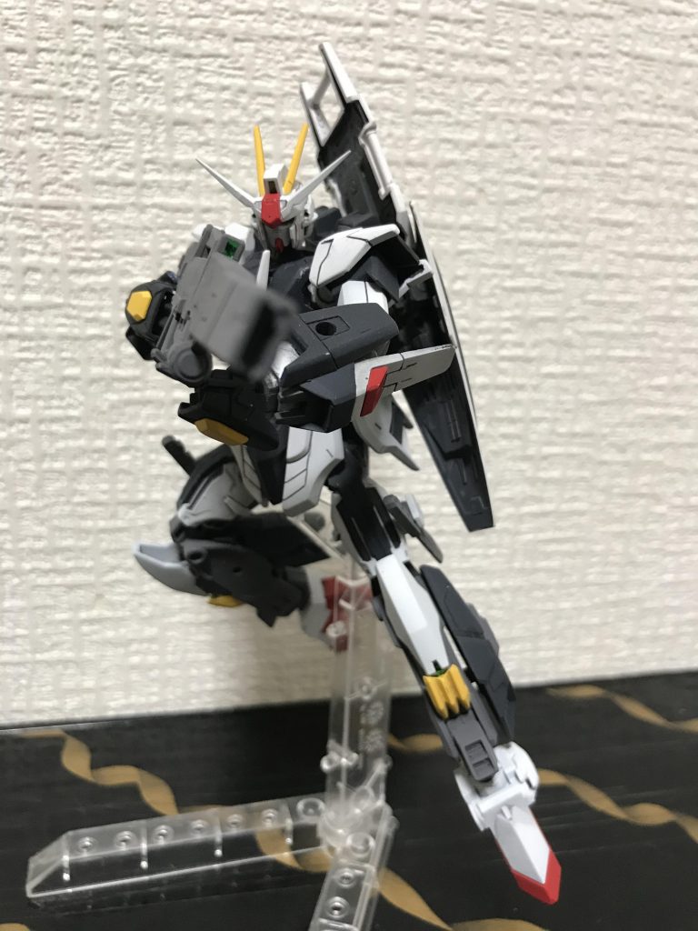 武装4
大型ビームライフル
リベリオンガンダム専用に開発された大型のビームライフル取り回しづらいがその分威力は絶大 先端部からビームサーベルを発信する事が出来る