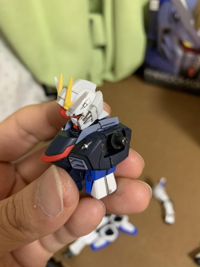 墨入れの際に襟のパーツが割れてしまいました・・・組み立てた状態でエナメル入れたらダメ絶対・・・