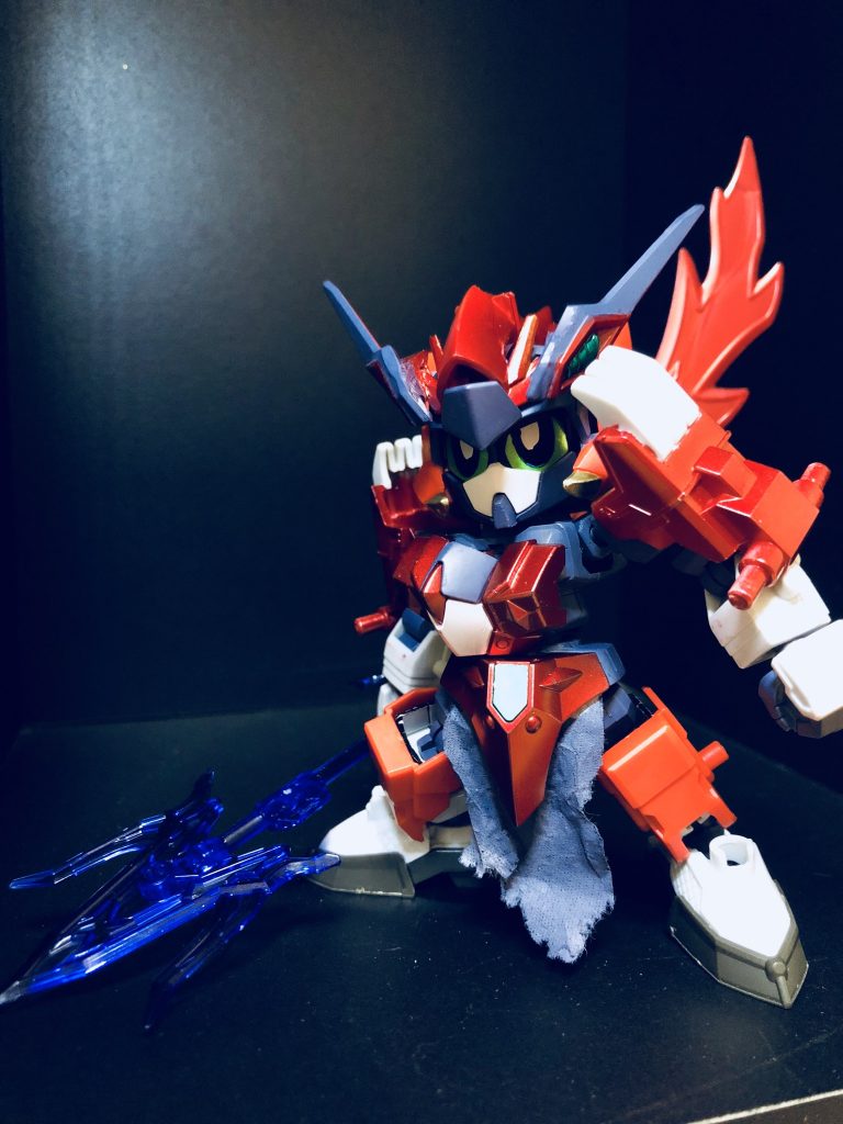 通常形態です！
やはり写真で見るとマスキングの甘さや細かい部分で粗が目立ちますね、、、

素体はヴァルキランダーを使っています。
そこにジャンクパーツを切ったり貼ったりしてなるべく別物になる様にしました！！