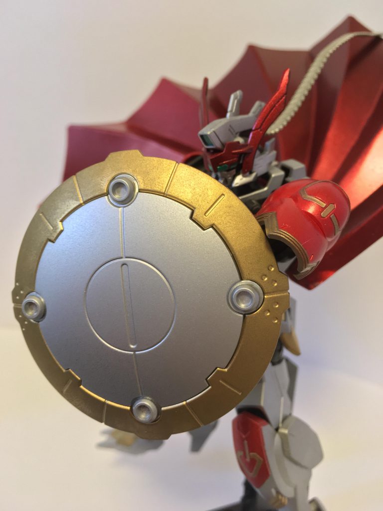 大型円盾:エリシオン
敵機の攻撃を受け流す円盾(ラウンドシールド)。