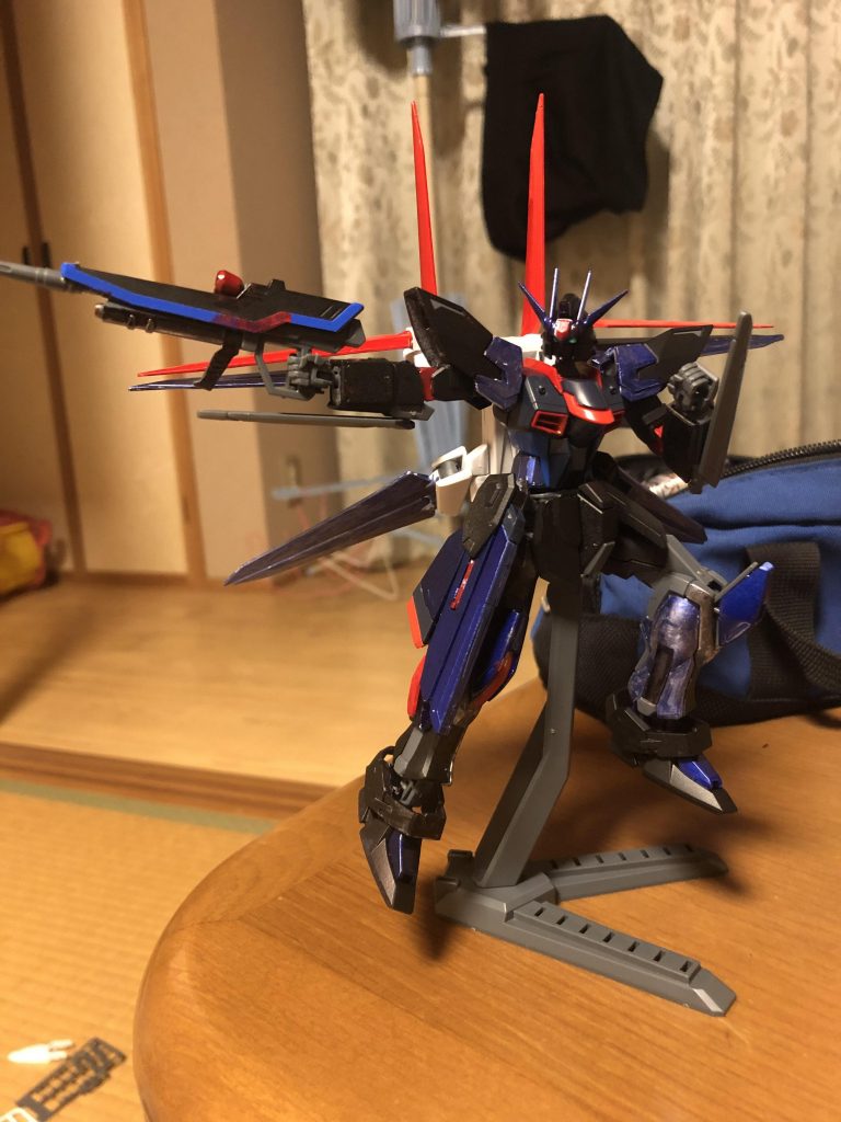 射撃兵装としてフリーダムのものと同型のルプスビームライフルを装備している。