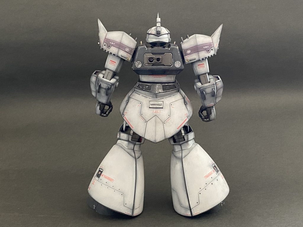 黒立ち上げ→軽いウェザリングで仕上げてます。
肩装甲、前腕に真鍮線でフック的なヤツつけてます。