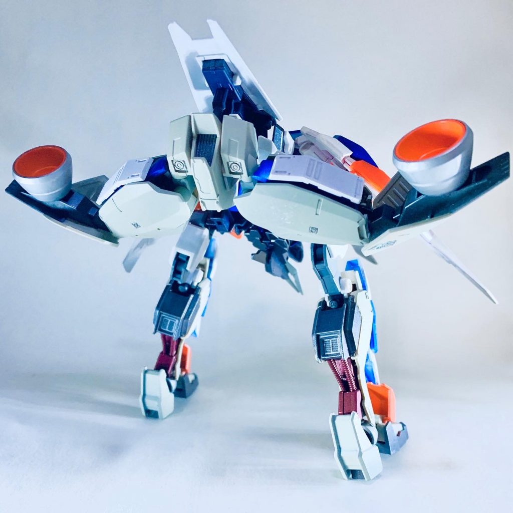 後ろから見るとバーニアが目立ってかっこいいと思います♪w