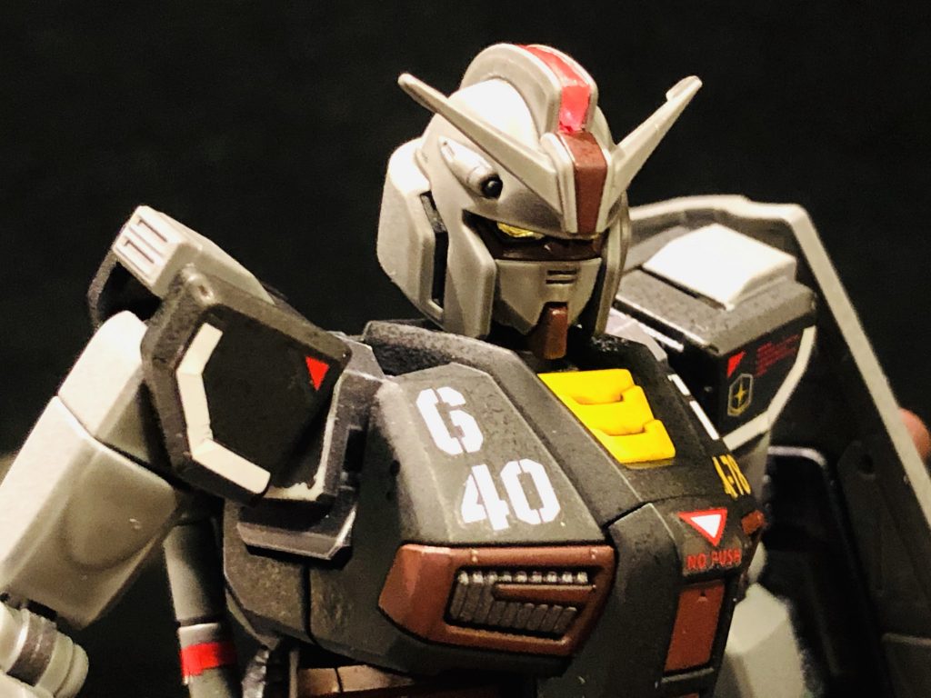 デカールはあるものを切り貼りしてるので、近くで見ると粗が目立ちます…