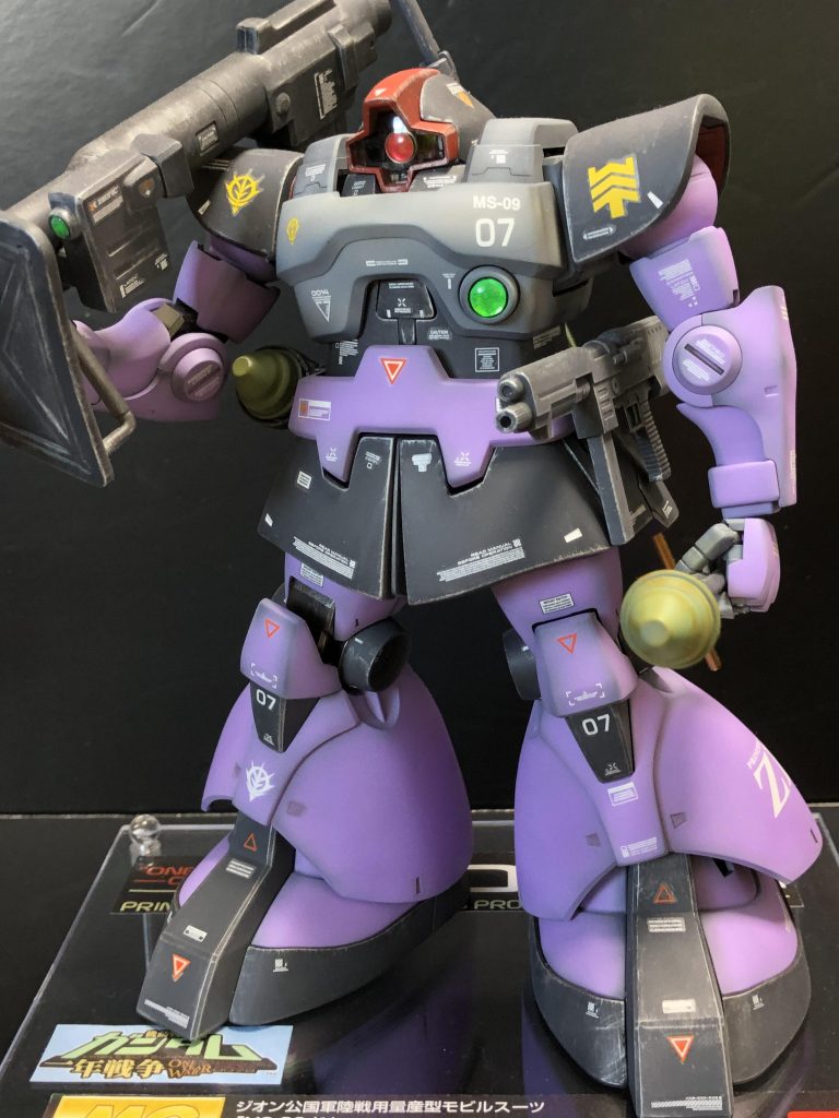 最後に台座に乗せてパチリ📸

キットが発売されるとすぐに売切。今もなかなか手に入らないですが、また欲しいキットです。
可動範囲は限られますが、仁王立ちがここまで似合うキットは他に無いのではと感じます🤗
長々と失礼しました。最後まで読んで頂きありがとうございました🙇‍♂️