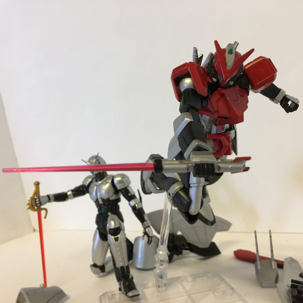 アーマー装備状態で持ってたカブトクナイガンは分離してちゃんとクナイになります。写真はクロックアップからの高速移動っぽく撮ってみました♪。