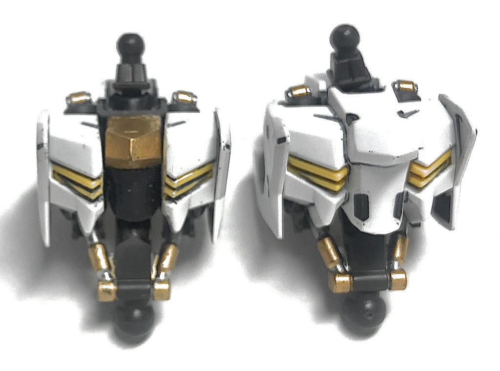 某黄色い潜水艦さんにてHGバエルの胴体をバラ売りしてあったので、それを改造してコクピットブロックを撤去した状態を再現してみました。

右の本来の真ん中部分の胸部装甲(左で言う所の金とグレー部分)を切り取り、ダクト側面をパテで埋め塗装、切り出した真ん中のパーツを上下分割しサイズを小さくしてガンダムフレームに接着して装甲等を撤去した様な感じにして再現してみました。

このため、ガンダムフレームにパーツを接着しており、このままでは換装出来ないので、改造部分は胴体の上半分を丸ごと付け替える形で入れ替えが出来ます。
(こう言う時本当にイエサブって便利w)