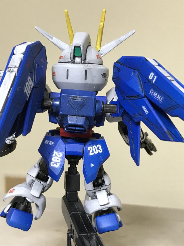 両足は フリーダムガンダムの物を
使用して 胴体は アースリィーガンダムの
物を 使用しました。