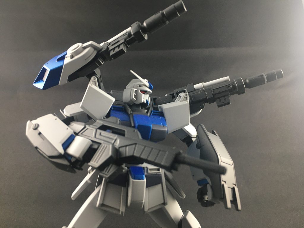 可動アームによってポーズに表情が付けやすくなって嬉しかったのですが、ガシガシ動かしてると塗装がハゲました、どうして…