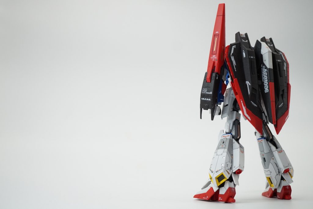 背中がすっごく重そうに感じるのは気のせい?
RGでウェーブシューターも出して欲しいところ