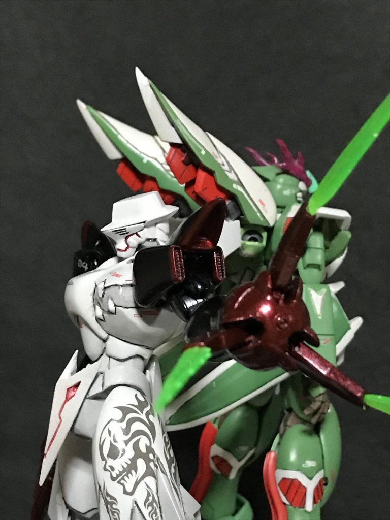 製作の終盤に「…あれ❓ もしかして『ゴースト7巻』の表紙再現ができるのでは?」と撮影してみたものです😁厳密にはファントムが『DUST版』の物ですので、正確ではないのですが…まぁ雰囲気だけでも再現出来ればなぁ〜と😆