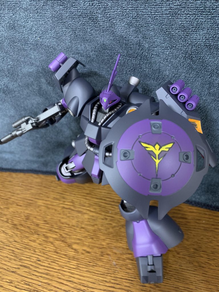 アクションベースに付いてたはずの、穴無い奴用のジョイントが無くて、全然躍動感が出ませんでした。
関節がABSという点を含めても、とても作りやすくて、カッコいいキットでした！