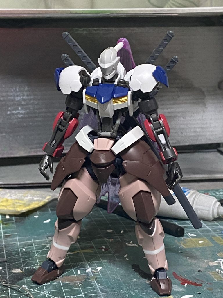 首、胴、脛を延長して、理想的な体型に