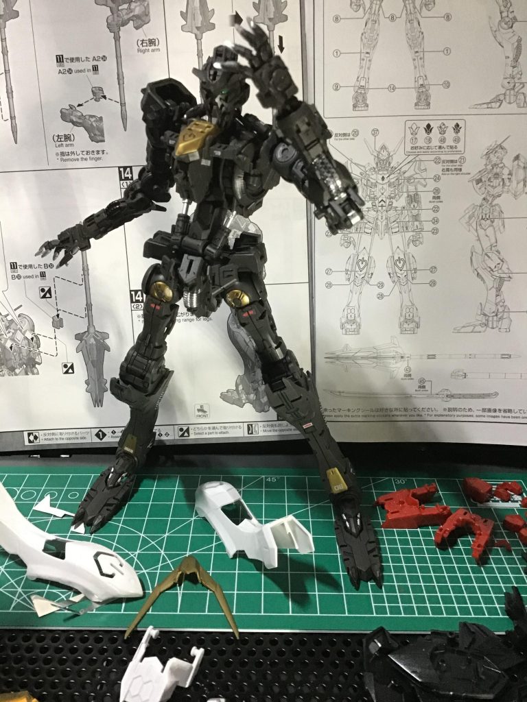 フレーム部分。各部にシルバーやブラックで色を足してます。