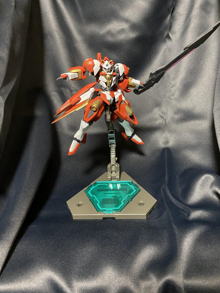 トランザム使用時は背面GNドライブにマウントしているソードで接近戦!!