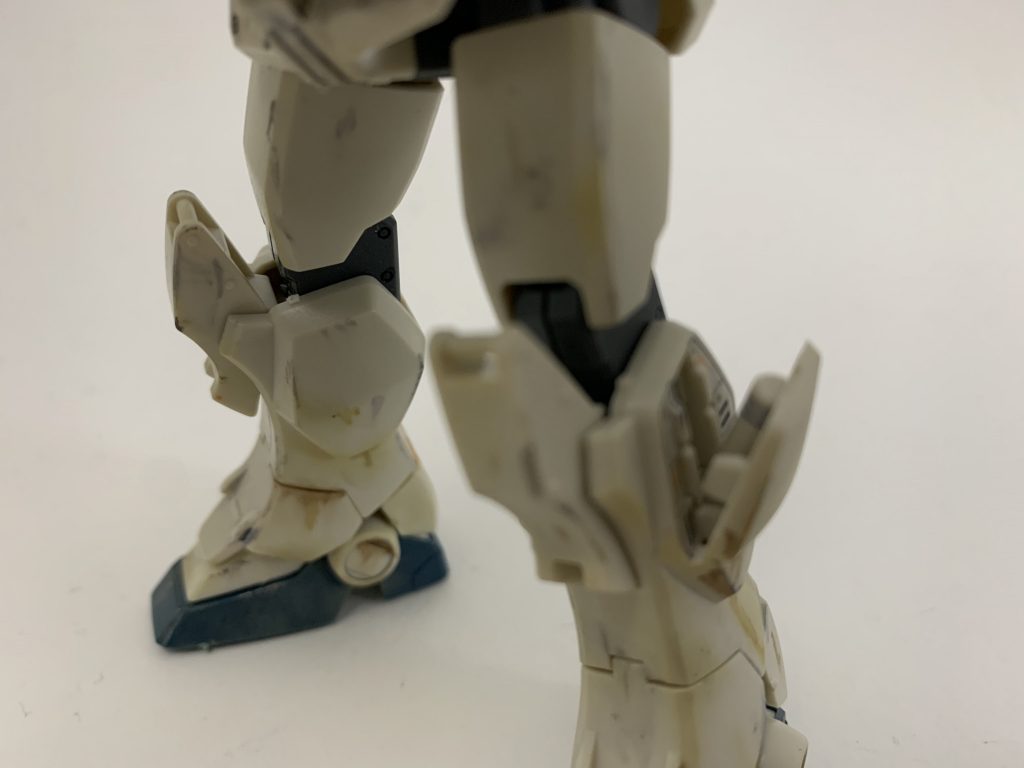 劇中同様ビームサーベルを脚部から取り出せる仕様感動！