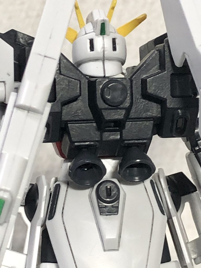 バックパックとリアアーマーには意味深な塞ぎ穴が⁉︎
『あれは…………⁉︎』