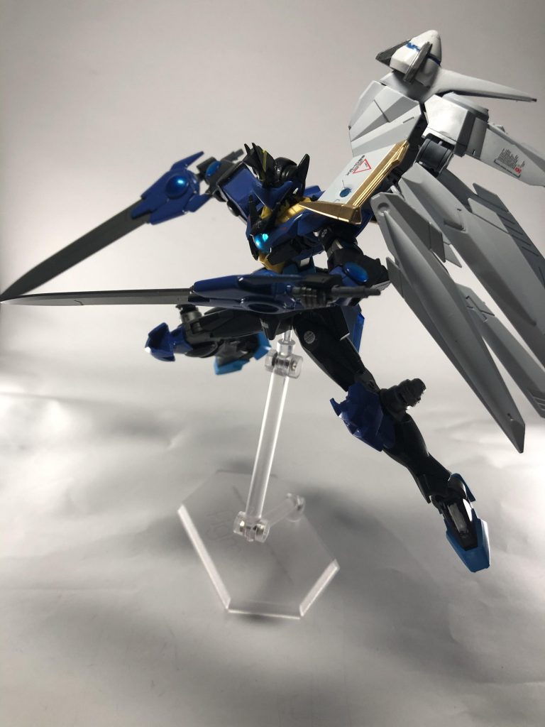 メイン武装はGNソードとアメイジングGNソードのみです。