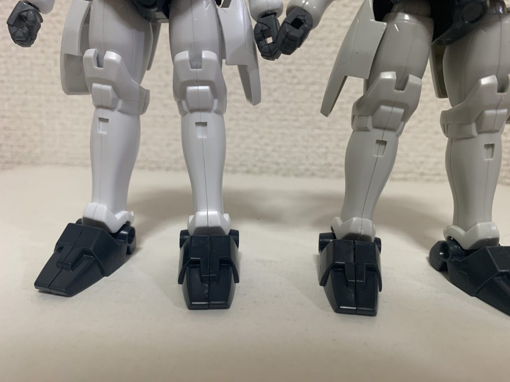 膝の位置の違いにご注目♪