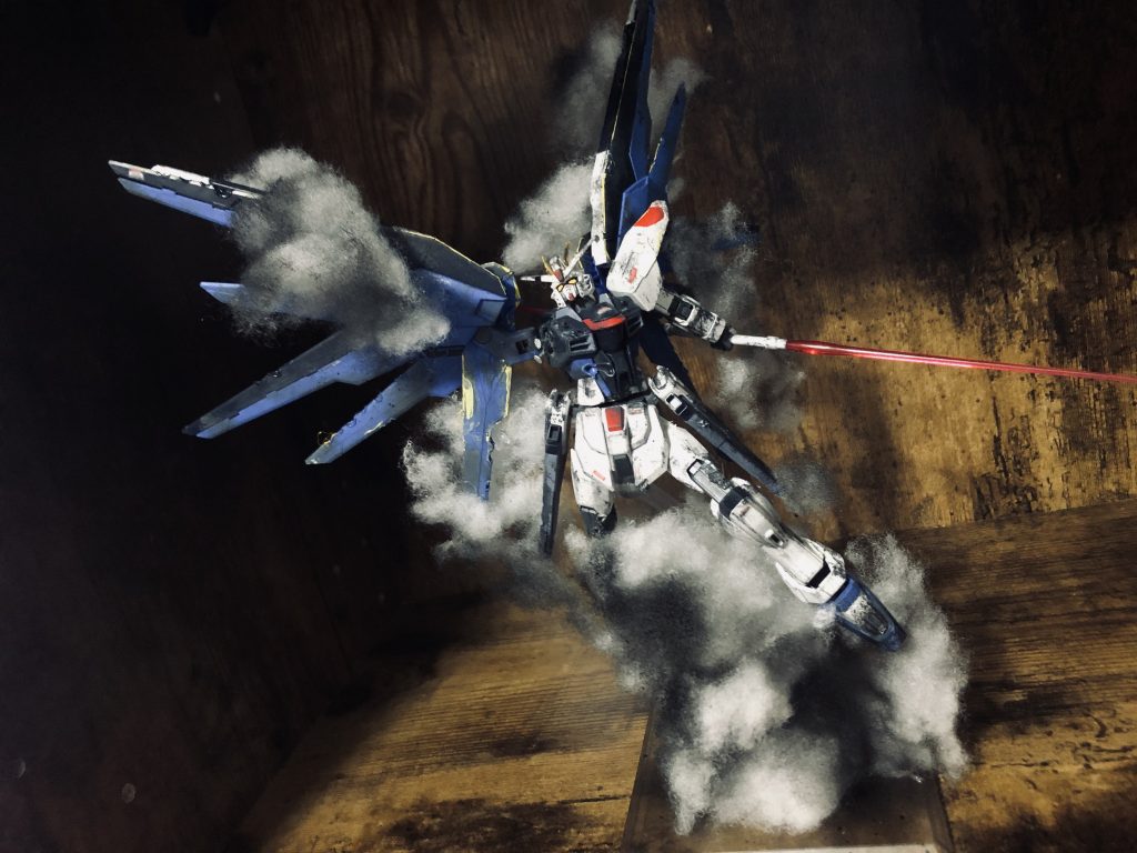 初のチッピングを行い、宇宙でのダメージ表現を再現。