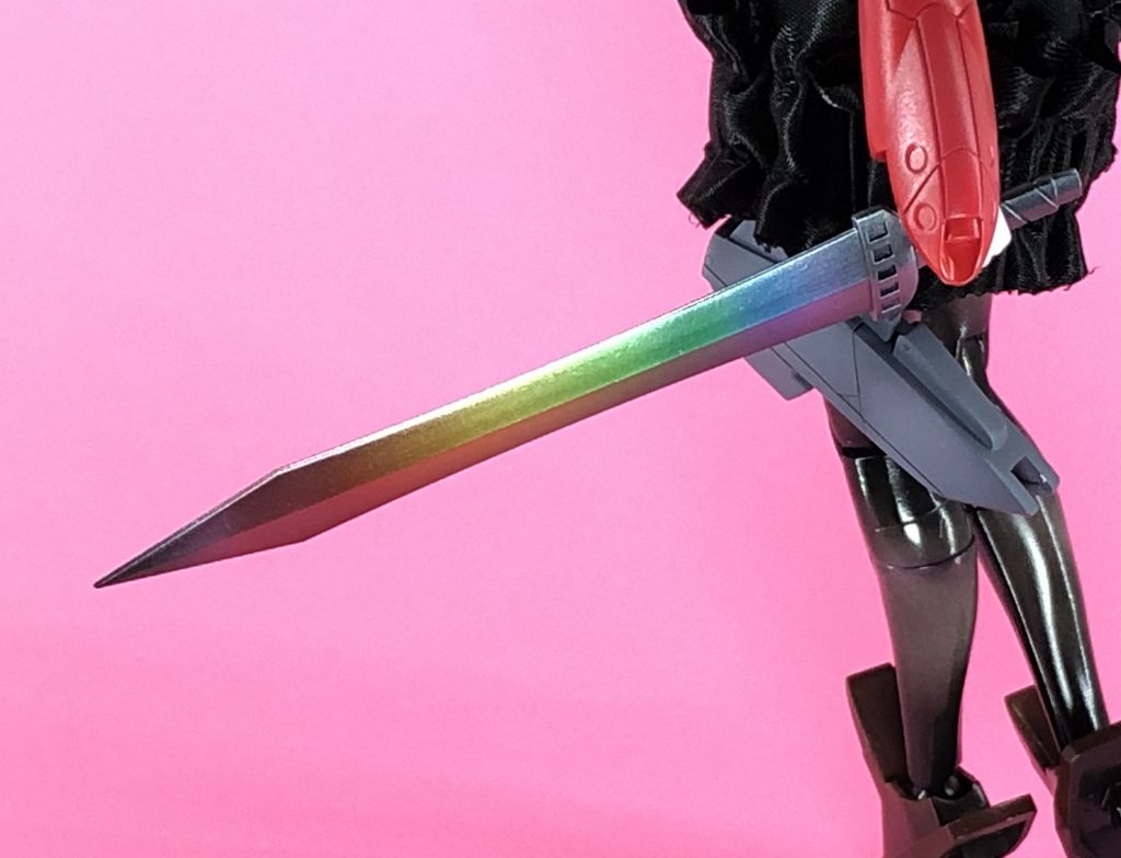 宝石剣・ゼルレッチ…のつもり。
黒サフ→ビスマスパール→ラッカーのクリアーカラー7色グラデ→再度ビスマスパール→光沢トップコート