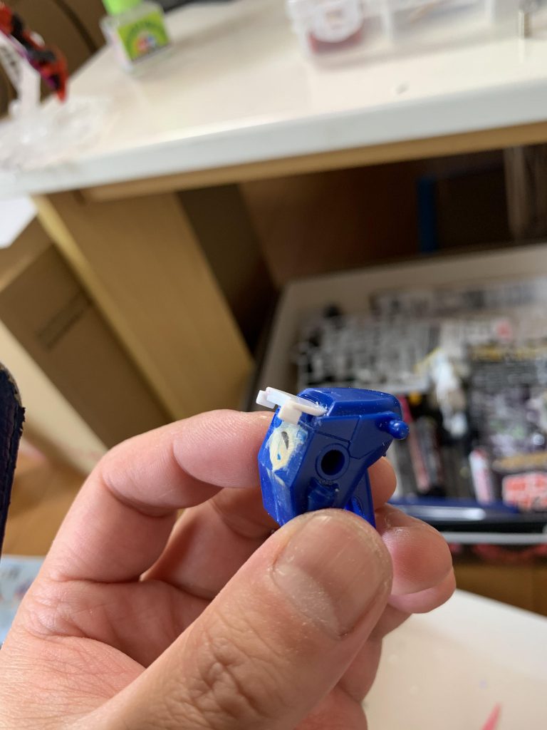 背中に取り付ける上でまた前回のハイニューと同じ様に磁石を植え込み、外れと回転防止の為に爪を設置