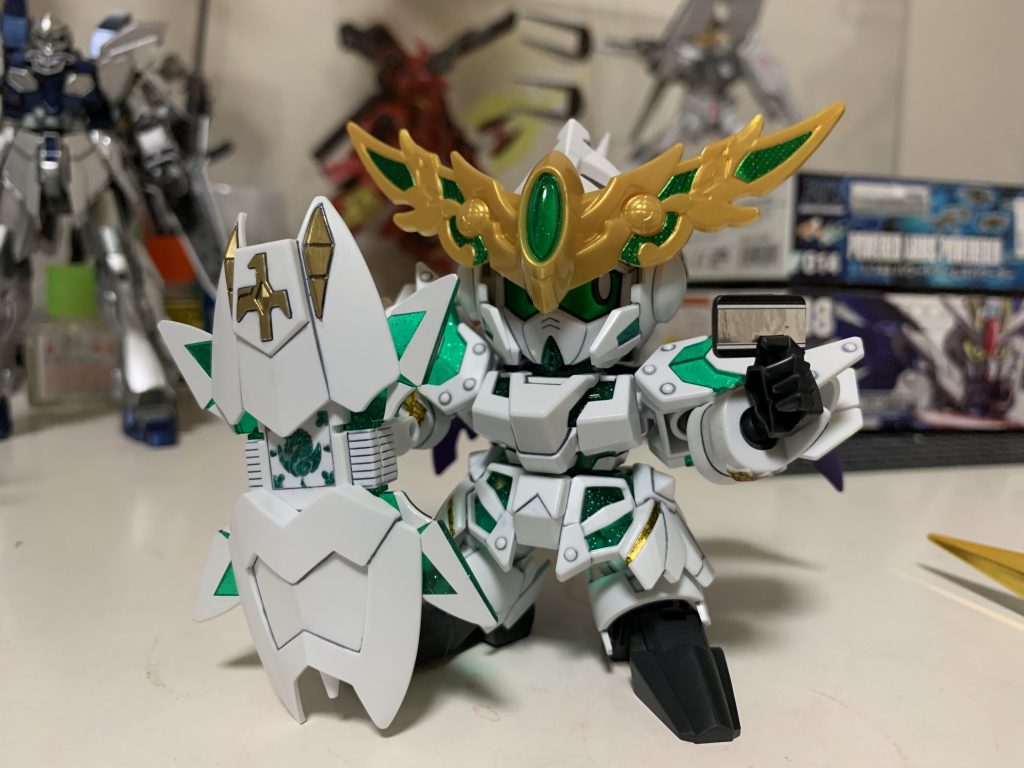 ビーストアルティメットバトルver.です。このモードで飾る気が無かったので角は無塗装でシールを貼っただけです。