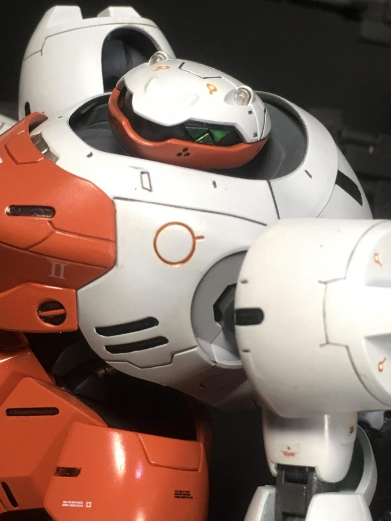 メインカメラの素材は手芸屋さんで買った。なんか四角い反射素材のスポンジ（？）です。
ふとお店によると発見があって良いですよね〜。