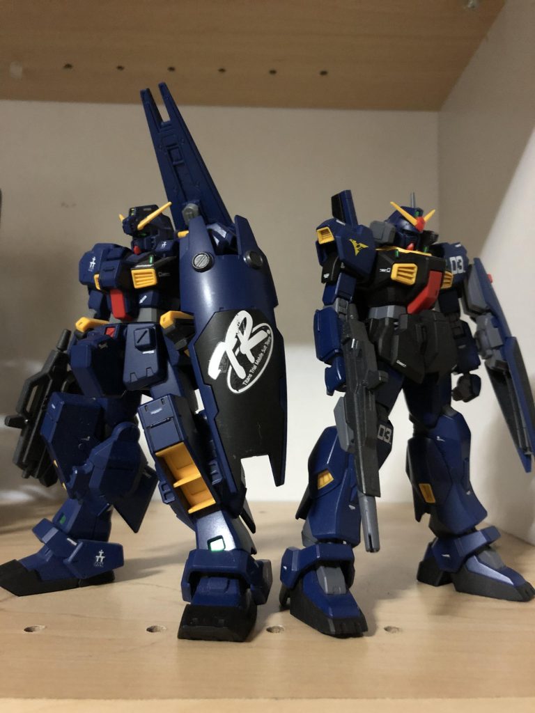 ヘイズルはあまり設定わかりません。
キットはプレバンのデカールが水転写式になってるやつです。
膝のダクトは黒で塗ればよかった・・・