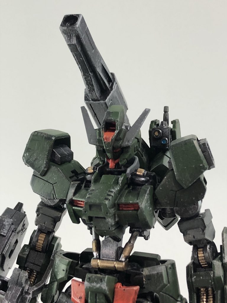 肩の増加パーツや背部センサーなどはジャンクからそれっぽく