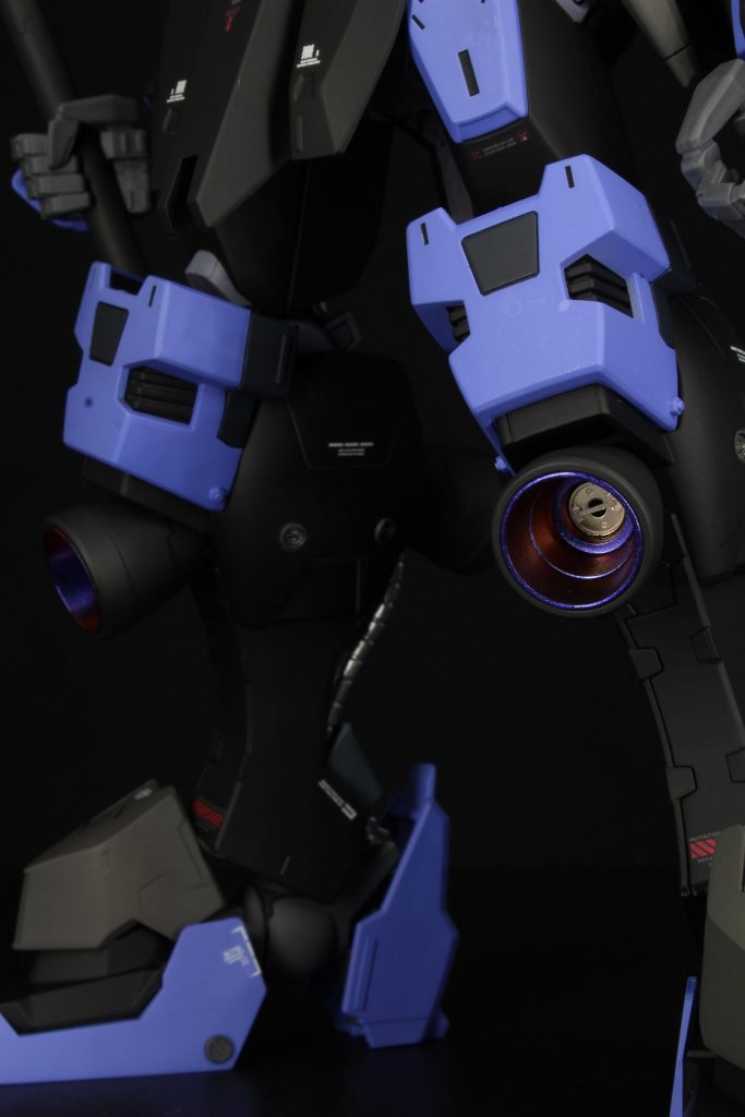 バーニア内部の色は青か赤で悩んでいたので偏光塗料を使用しました!!