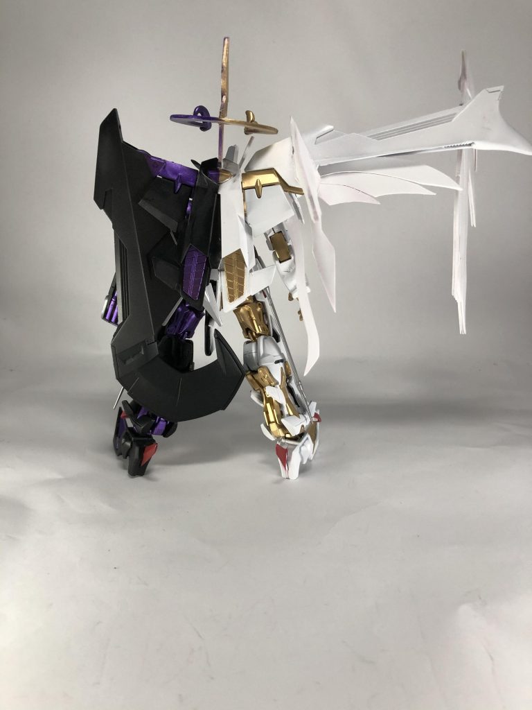 例の如く表も裏も綺麗に白黒です。

一応右半身はアマテラス意識して作ってます。

肩の漢字はぶっちゃけ失敗しましたね…
習字のスキルがもっと備わってれば……！