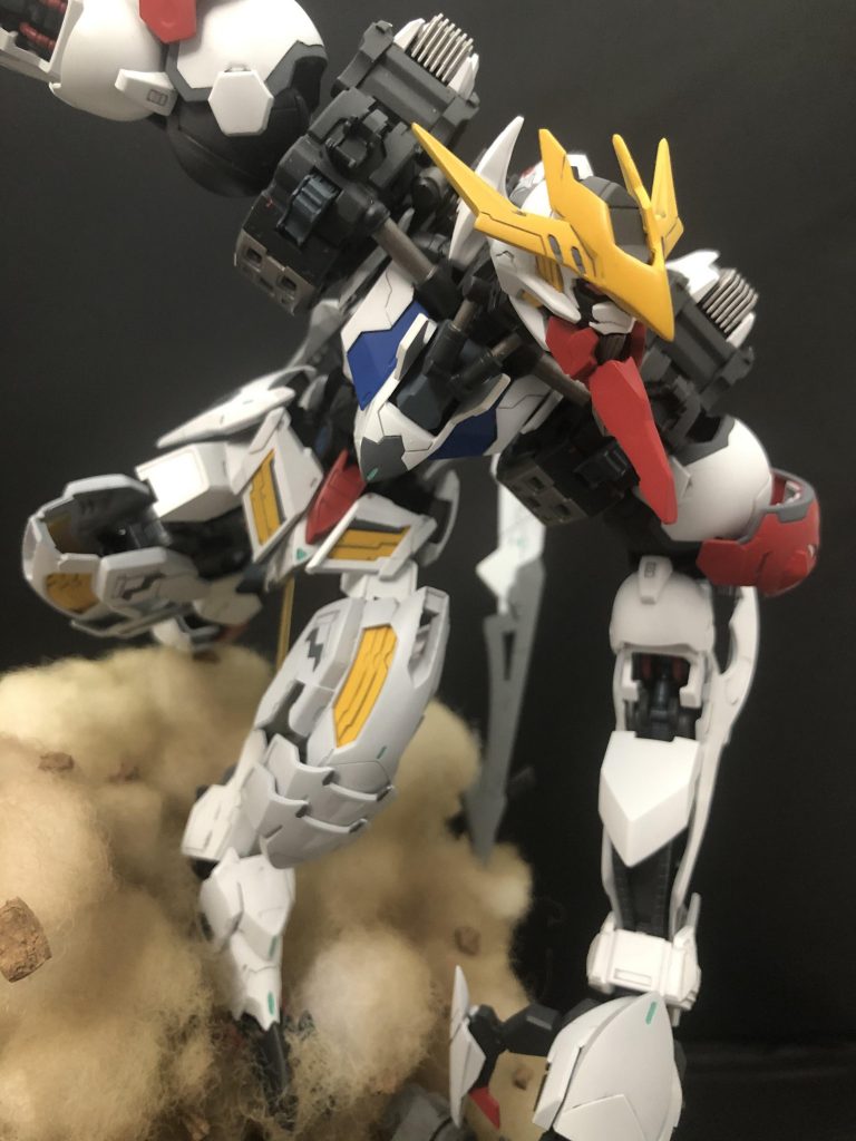 顔アップ。
より攻撃的なフォルムに。
シリンダーも大型化しています。