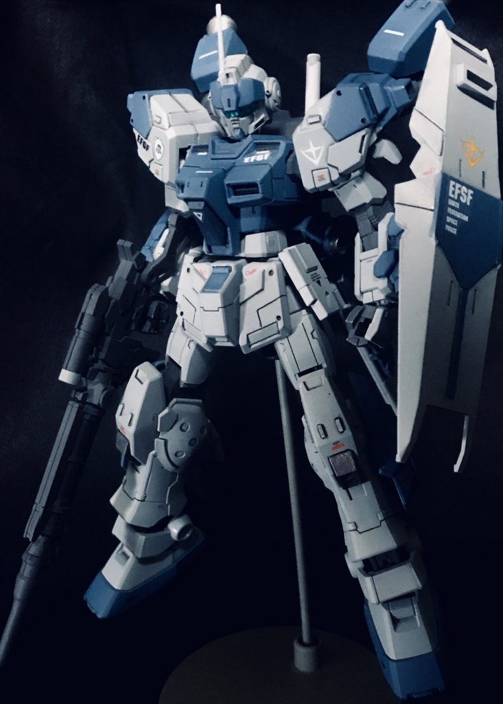 正面より。アンテナの位置変更と肩にバーニア追加してます。