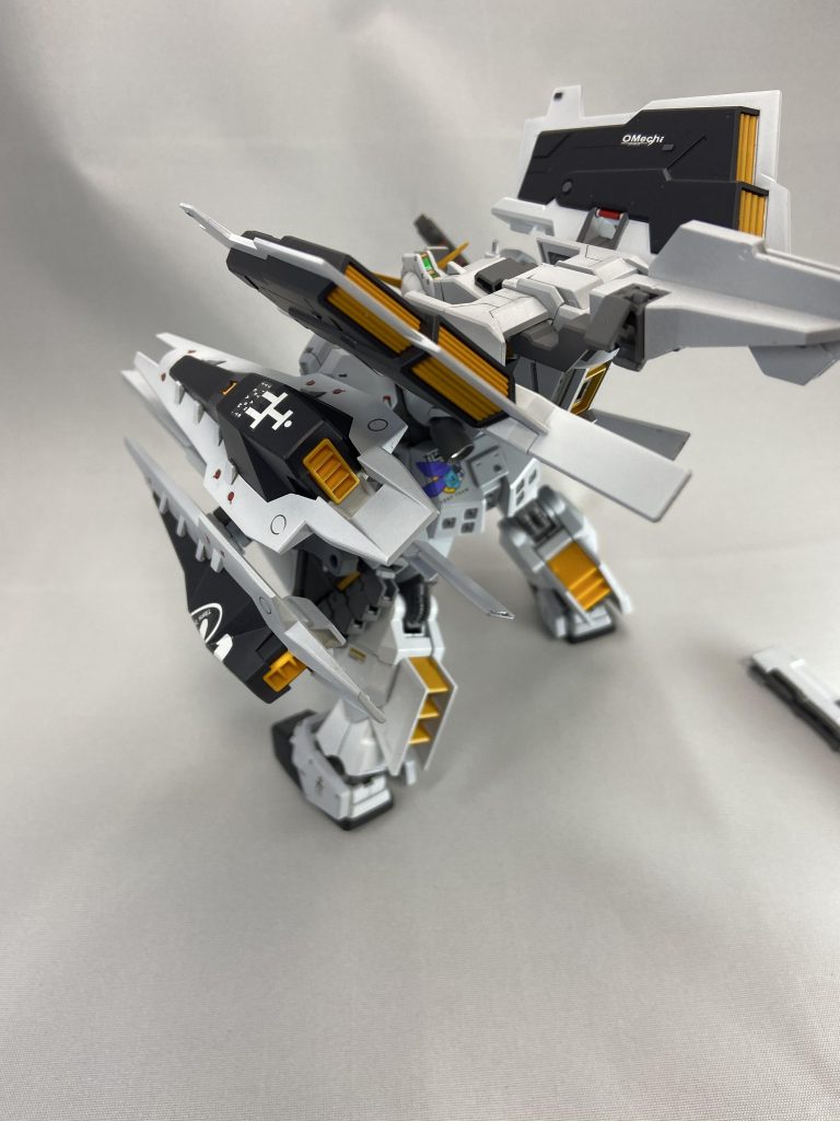 バックショットです。こちらもデカールなどでディテールアップ、塗り分けなどをしています。