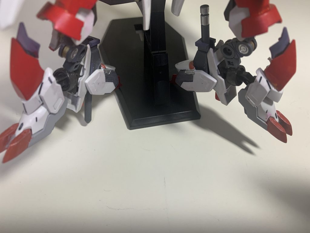 ## 脚部パイルバンカー
metalbuildのルプスレクスを見てつけようと思いました。
厄祭戦がどのように行われていたのか分からないので、仮に宇宙で戦闘していたとしたら、かなり有用かと。