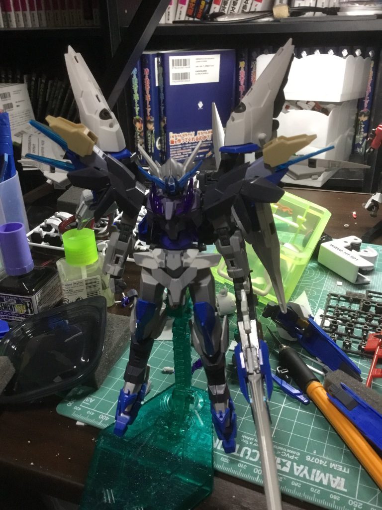 これは2019.03月頃の写真です。もはや最初頃の面影は無いです……。パーツ構成はグレイシャー、トランジェント、FX、ダブルオーです。