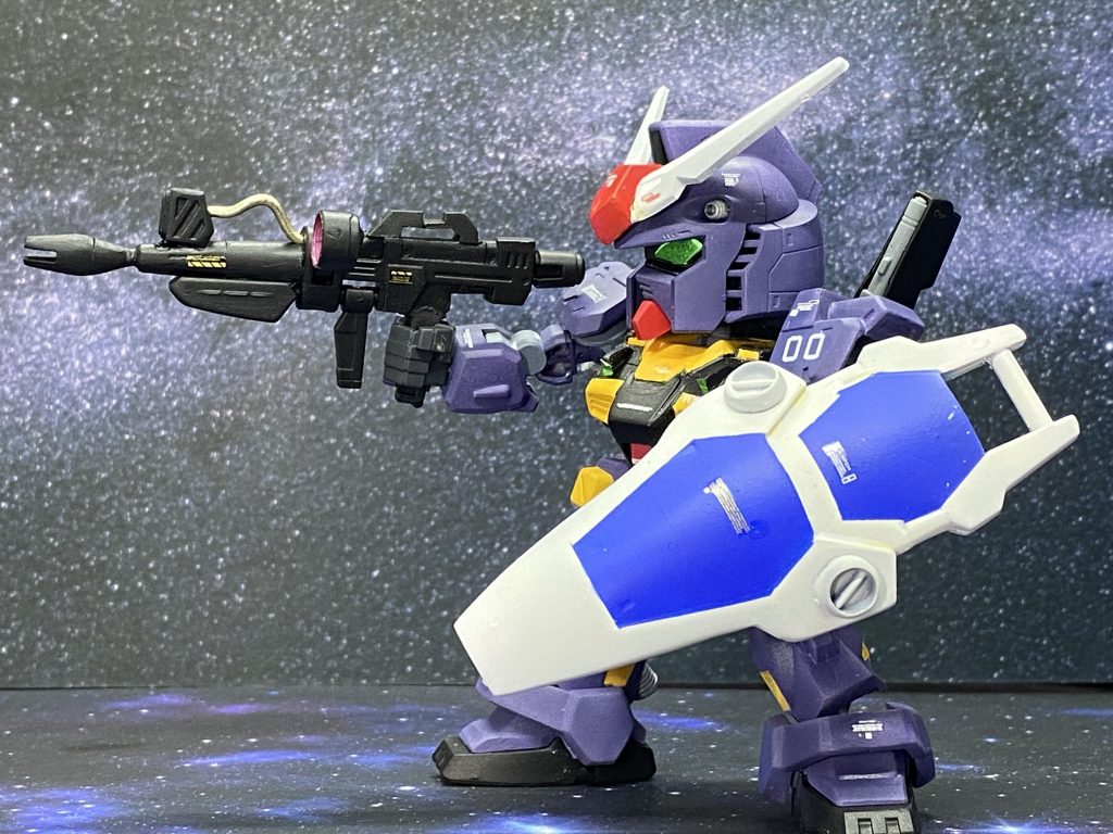 専用ライフルは、ガンダムのビームライフルをベースに、それらしく作ってみました。