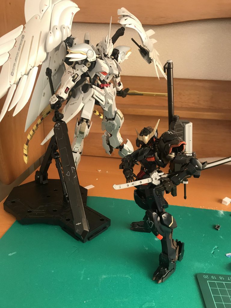 先に作ったバルバトスと、、