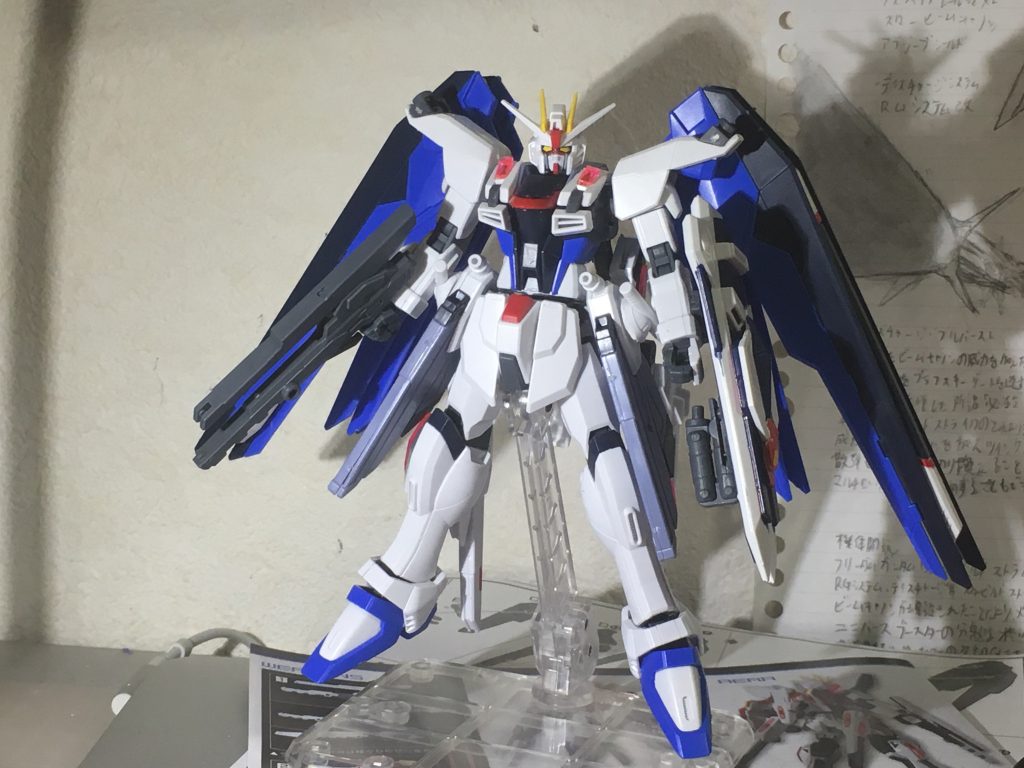 この改造の基礎になったのは過去に作ったフリーダムとユニバースブースターのミキシング機です
当時「組み合わせたは良いものの何か気に入らないな...」と思い没になり棚の奥に眠っていたのですが
今回それを引っ張り出して今度こそ自分が気にいるように作って見せようという事で改造をはじめました