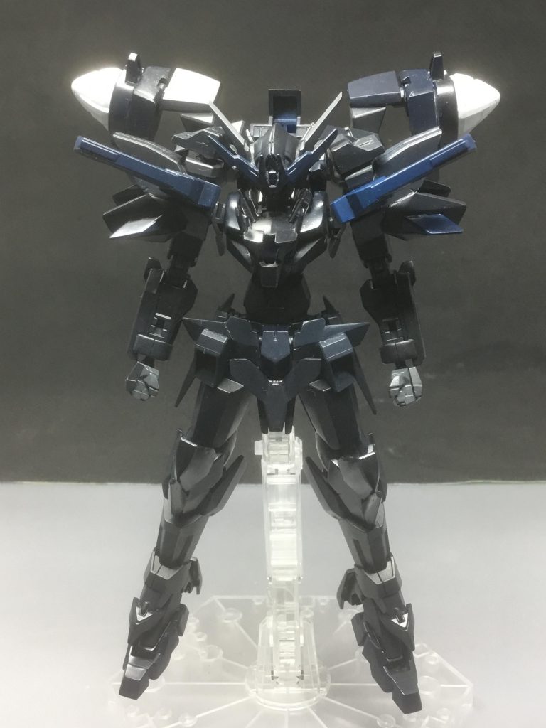 武装無しの状態です。カラーリングは黒を基調にグレー、暗めの青でコーンドライブのみ白で塗装しました。青に関しては割と光が当たっても見分けがややつけにくいです笑