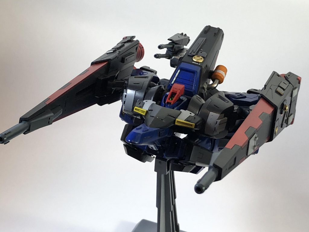 胸部と肩のグレーの差し色でシャープな感じになったかと思います。