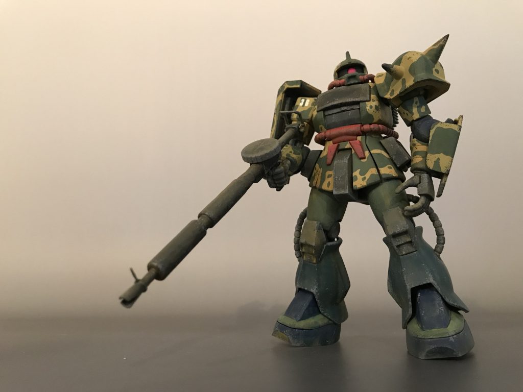 エナメル筆塗りで迷彩模様を塗装しました。